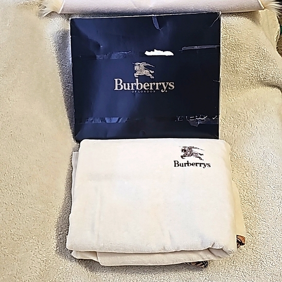 ❣️Burberrys Blanket❣️ - Picture 1 of 11